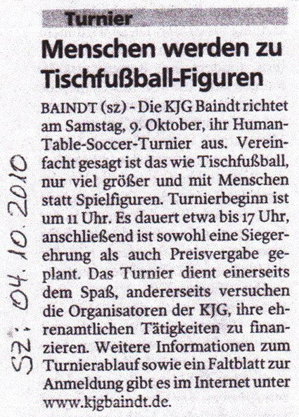 Menschen werden zu Tischfußball-Figuren, Schwäbische Zeitung